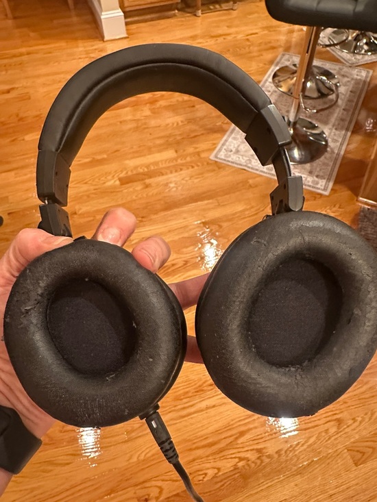 Audio Technica Black Over-Ear Headphones - Picture 5 of 7